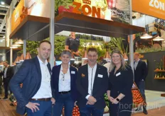 At Royal ZON Fruit Vegetables, the Spanish season is still in full swing and this year is a season with enormous price spikes due to the stormy weather. On the picture Wouter Willems, Els van Herpen, Leander van de Griend and Linda Naus.